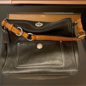 COACH Authentic DO6S-10131
Chelsea BROWN Pebbled
Leather Bag w/ Turn Lock